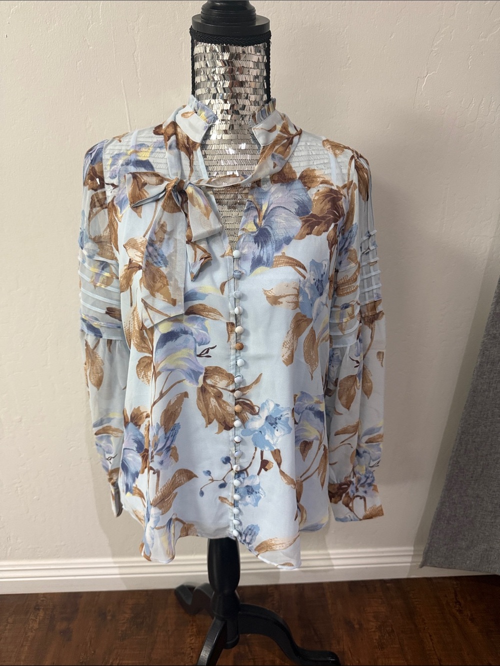 White House Black Market Pale Blue Floral Tie-Neck Blouse with built in camisole